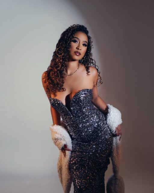 In the shadow of the moon 🌙 
Model: @leeanniecastillo 
MUA: @glow.with.alli 
#birthdaylady #shadowandlight #portraiture #belize